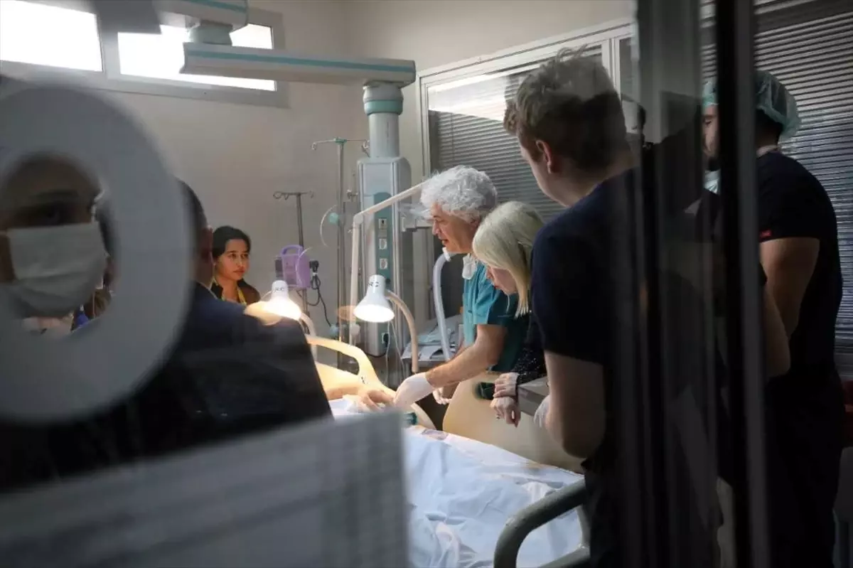 Antalya'daki otobüs kazasında kolu ve bacağı kopan 2 hastanın uzuvları opere edildi