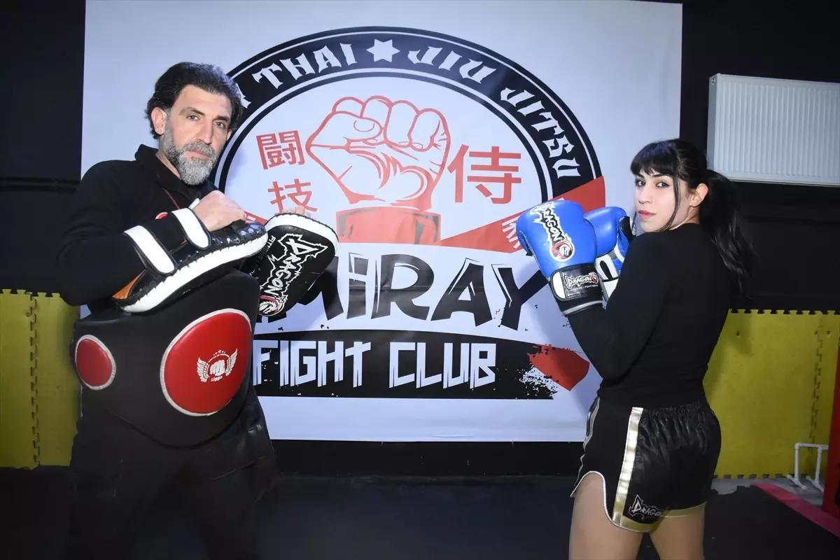 Antrenör babanın ju jitsu sporcusu kızı, başarılarıyla adını dünyaya duyurmak istiyor