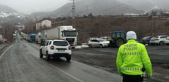 Ardahan'da tır geçişine kapatılan kara yolunda ulaşım normale döndü