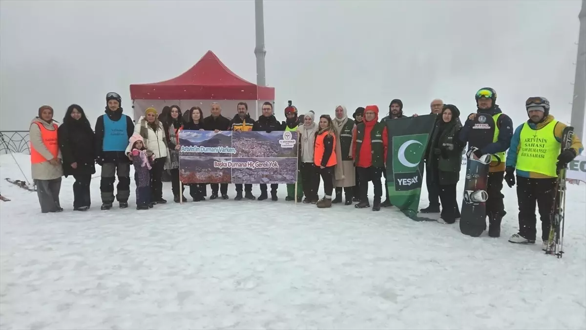 Artvin Atabarı Kayak Merkezi'nde sigaranın zararlarına dikkat çekildi