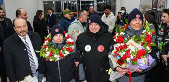 Avusturya'da madalya kazanan otizmli ikiz kayakçılar, Erzurum'da çiçeklerle karşılandı