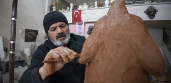 Babasından esinlenerek başladığı mesleğinde yüzlerce esere imza attı