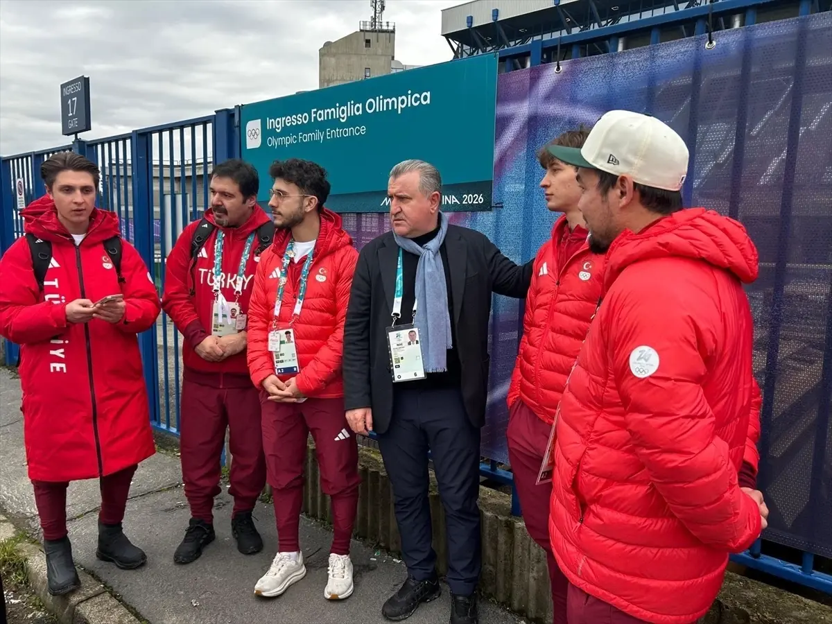 Bakan Bak, İtalya'da milli sporcuları ziyaret etti