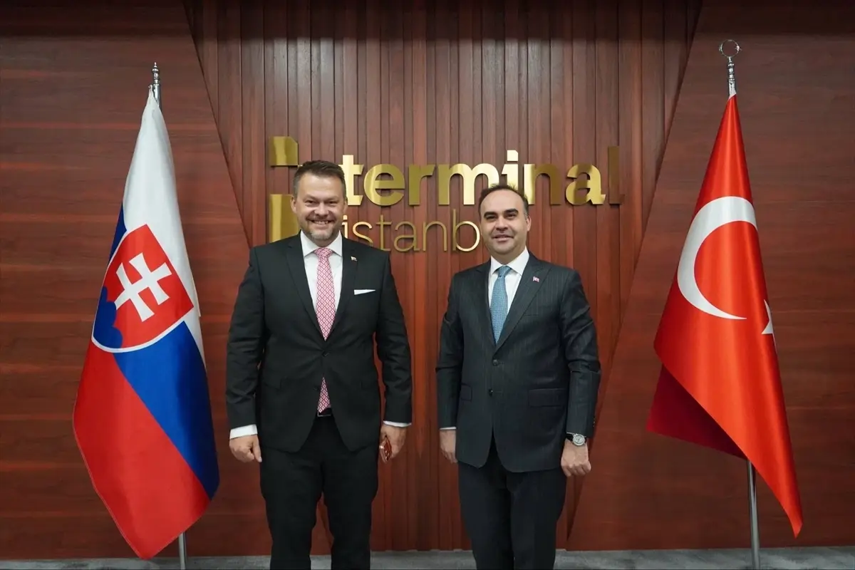 Bakan Kacır, Slovakya Yatırımlar, Bölgesel Kalkınma ve Bilişim Bakanı Migal ile görüştü Açıklaması