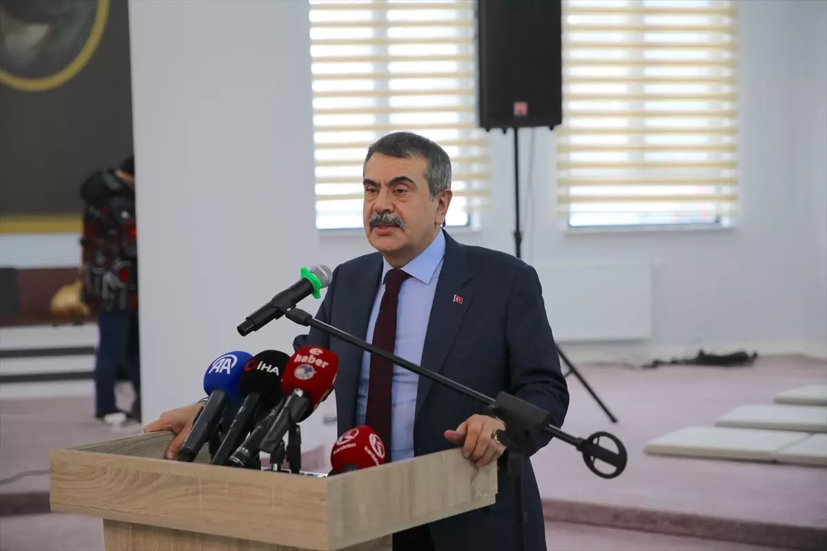 Bakan Tekin, Erzurum'da Hz. İmam Hüseyin Erzurum Cemevi'nde konuştu Açıklaması