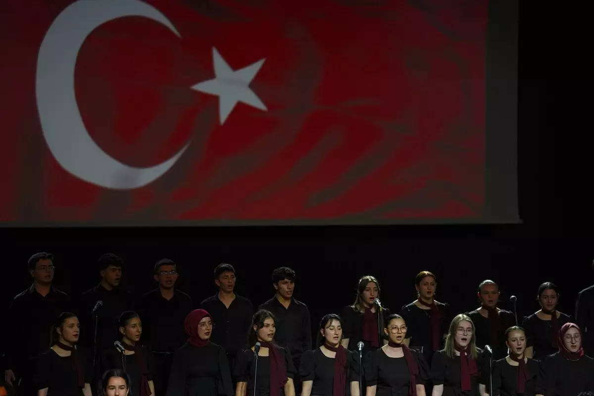 Bakanlar Tekin ve Göktaş, Erzurum'da sanat etkinliğine katıldı