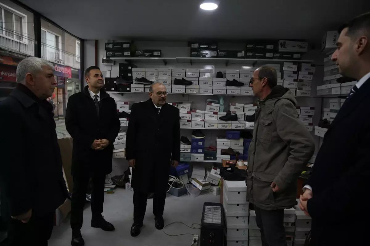 Balıkesir Valisi Ustaoğlu, Sındırgı'da incelemelerde bulundu