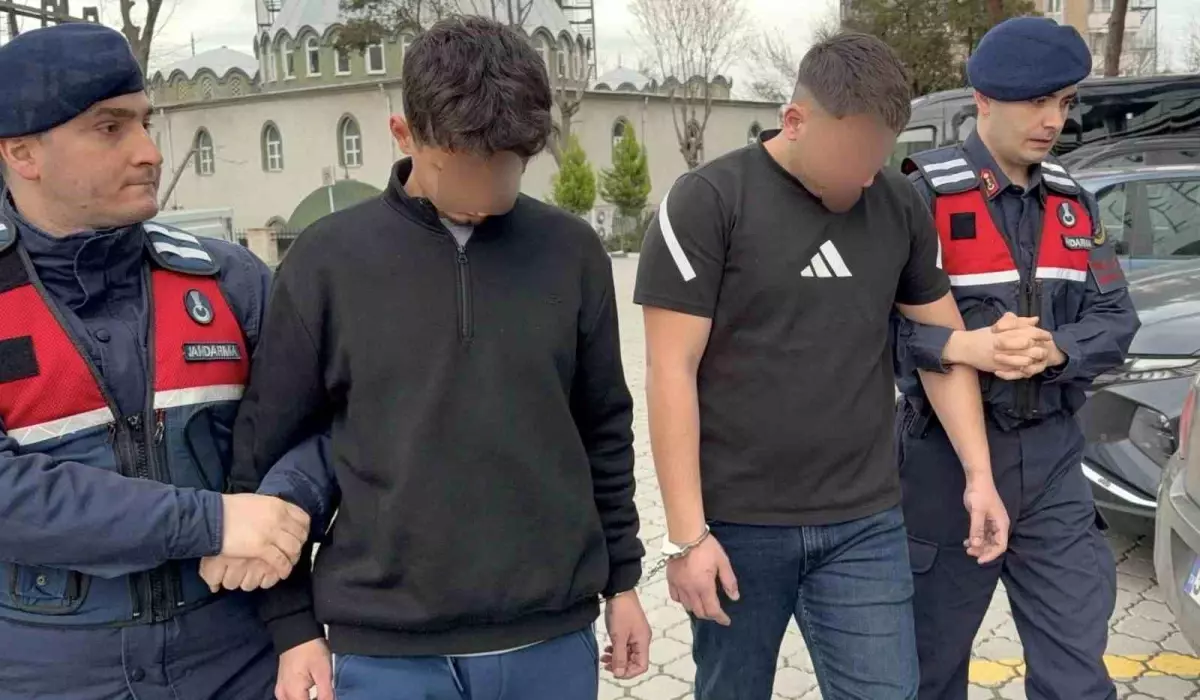 Banyoda tavan arasına gizlenen 7 bin uyuşturucu hap ele geçti