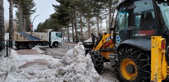 Başçiftlik ilçe merkezinde kar temizliği çalışmaları devam ediyor