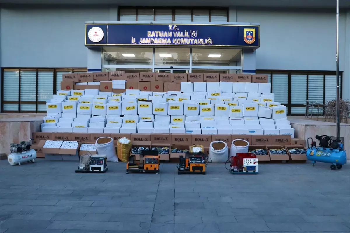 Batman'da kaçak sigara üretimi yapılan depoya düzenlenen operasyonda 2 şüpheli yakalandı