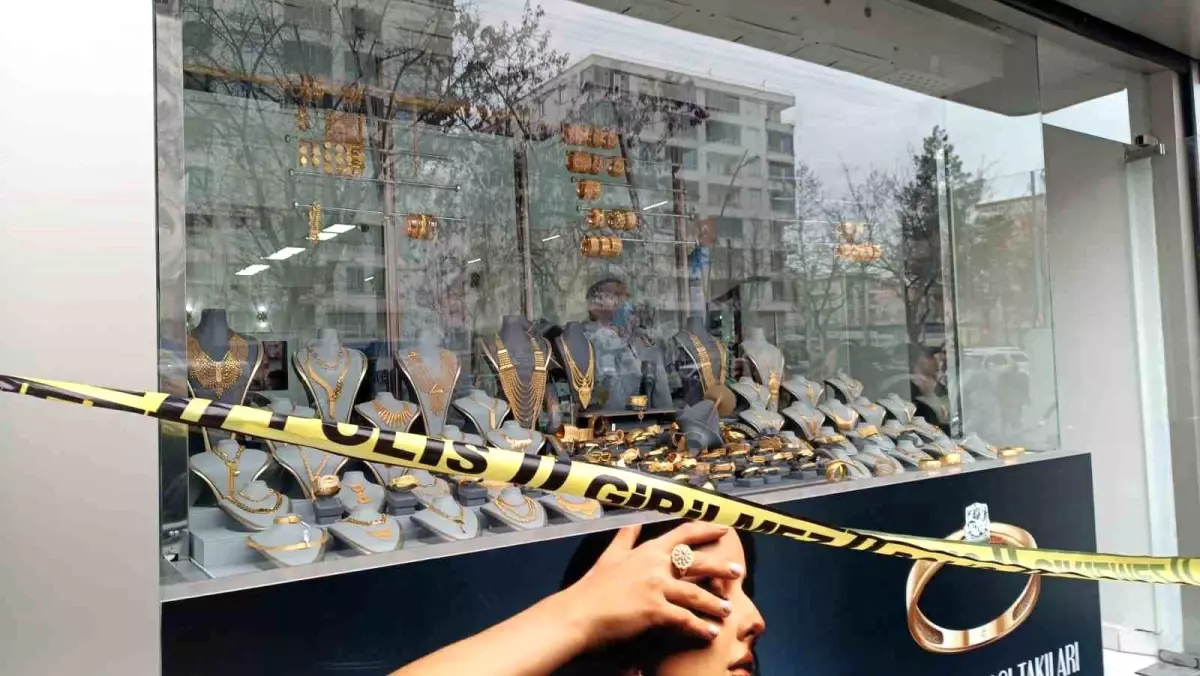 Batman'da kuru sıkı tabancayla kuyumcu soygunu: 1 kilo altın çalındı