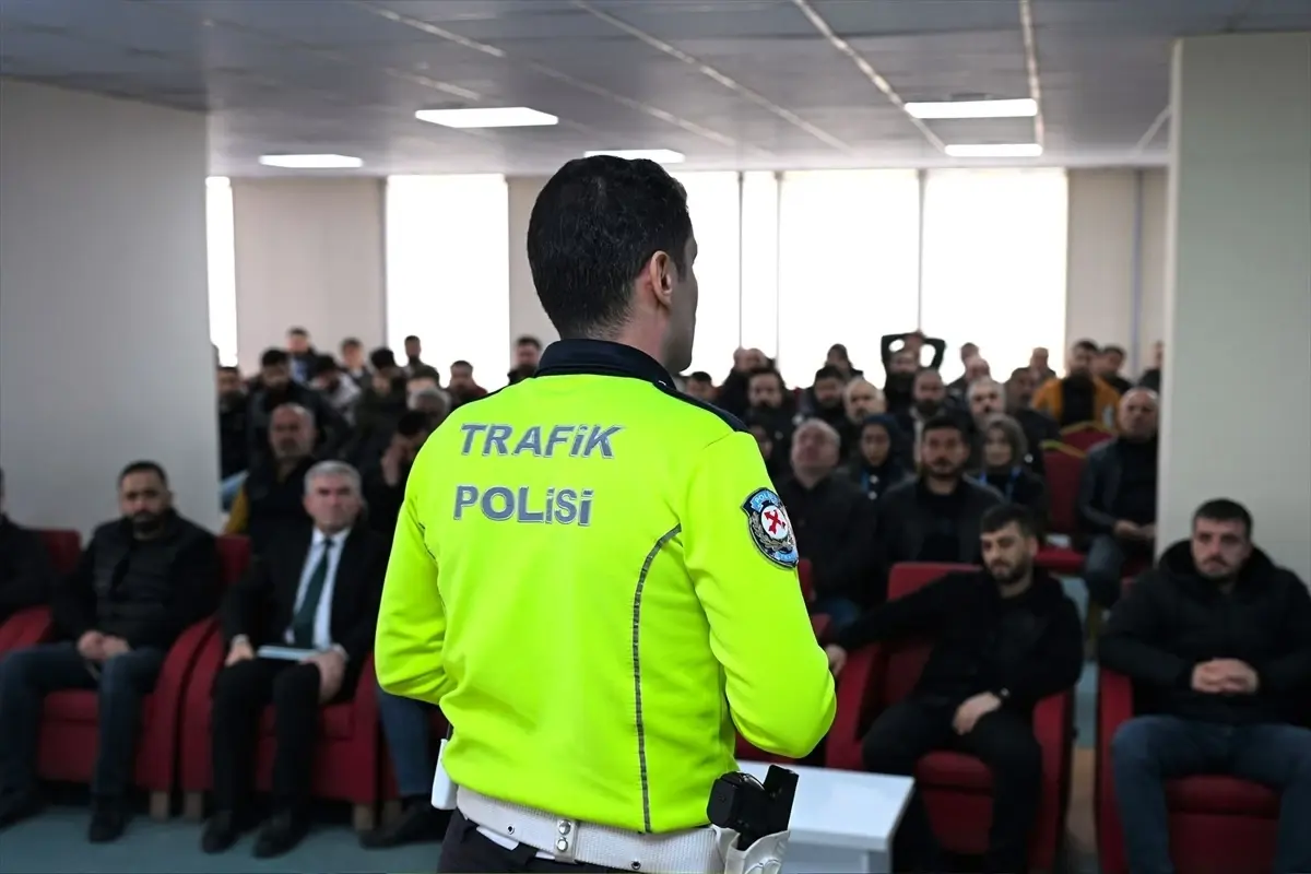 Batman'da okul servisi sürücülerine eğitim verildi
