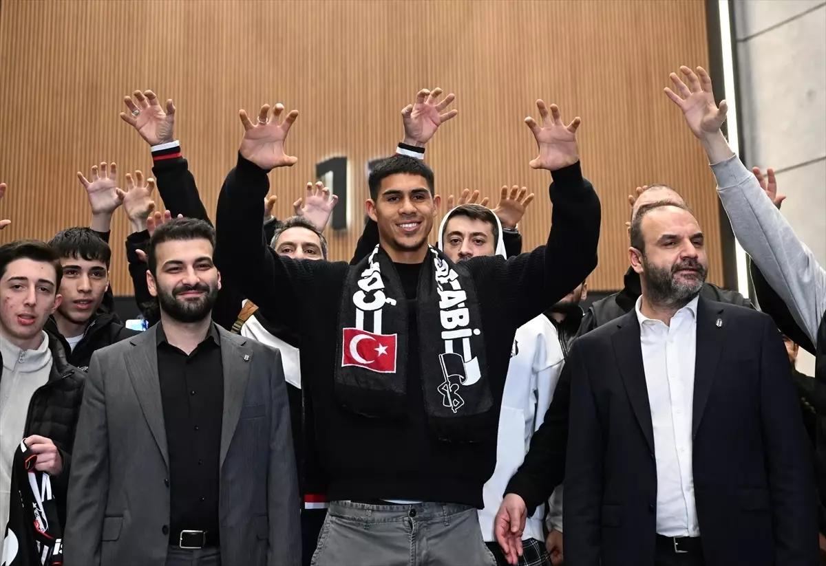 Beşiktaş'ın transfer görüşmelerine başladığı Devis Vasquez, İstanbul'a geldi