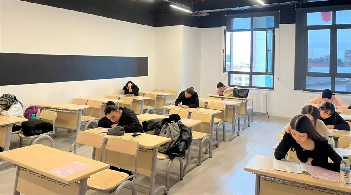 Beypazarı Aile Yaşam Merkezi'nde kadınlara etkinlik, öğrencilere deneme sınavı