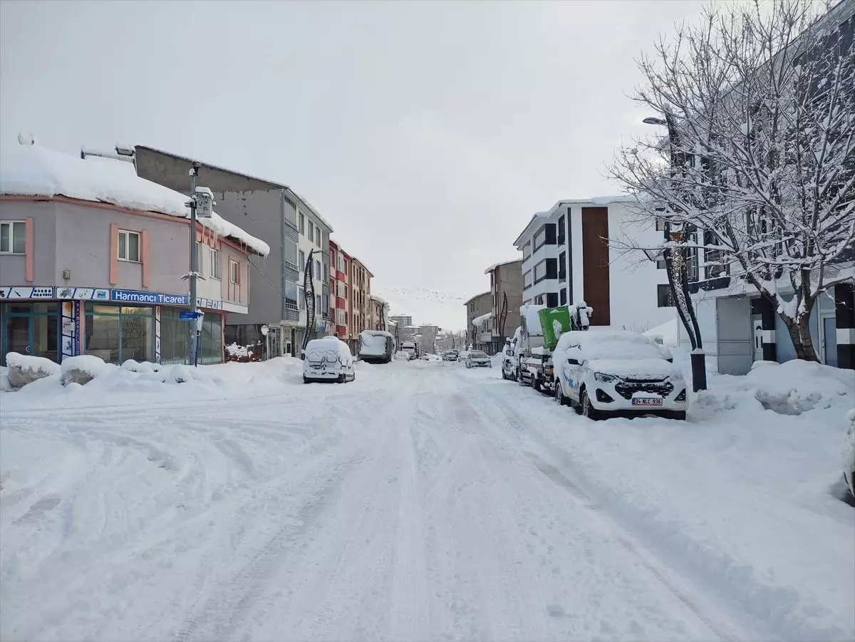 Bingöl'de 15 yerleşim yerine ulaşım sağlanamıyor