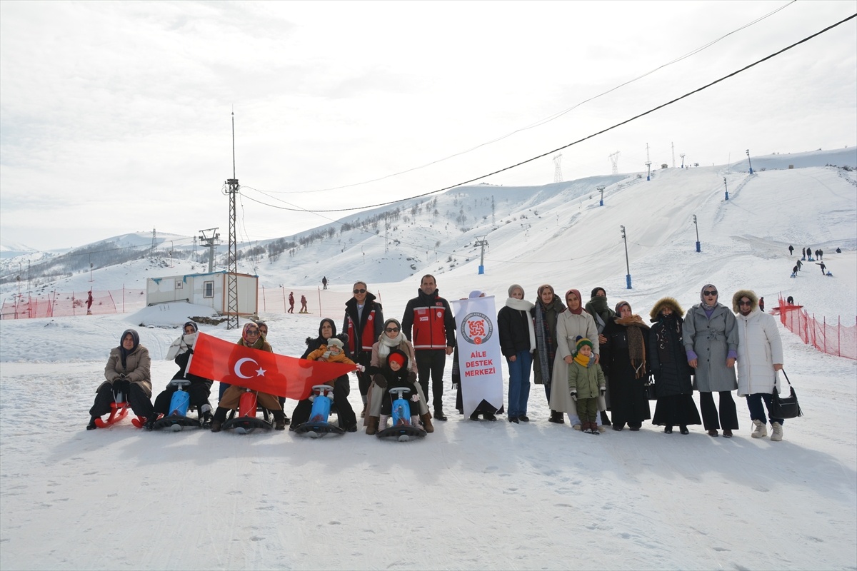 Bitlis'te kadınlar için kayak etkinliği düzenlendi