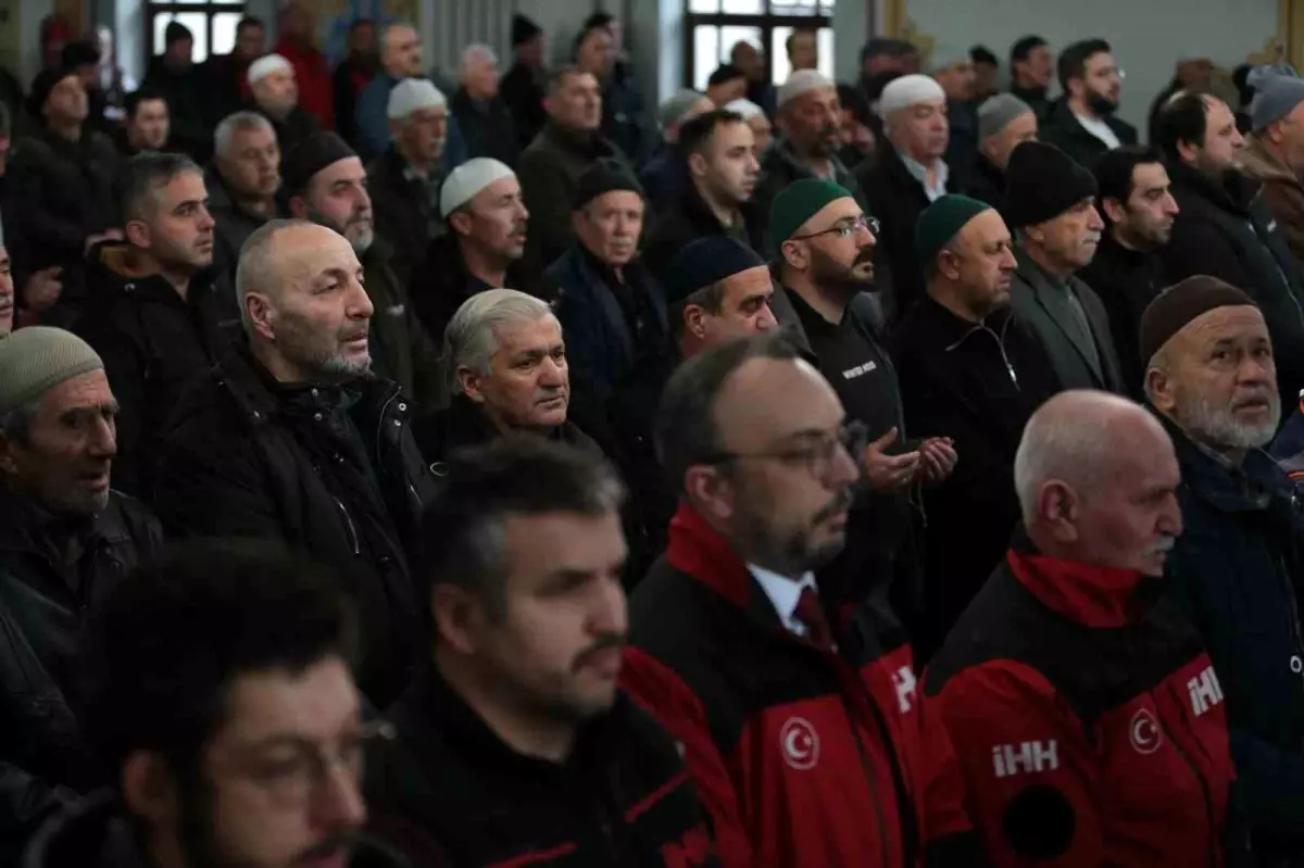 Bolu'da depremde hayatını kaybedenler dualarla anıldı