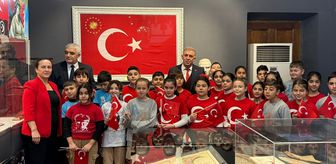 Buca'da öğrencilerden Bayrakbilim ve Türk Bayrakları Müzesi'ne ziyaret
