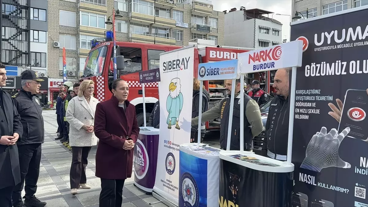Burdur'da 112 Günü dolayısıyla bilgilendirme standı açıldı