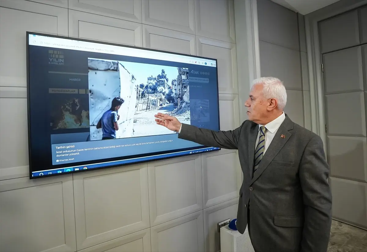 Bursa Büyükşehir Belediye Başkanı Bozbey, AA'nın "Yılın Kareleri" oylamasına katıldı