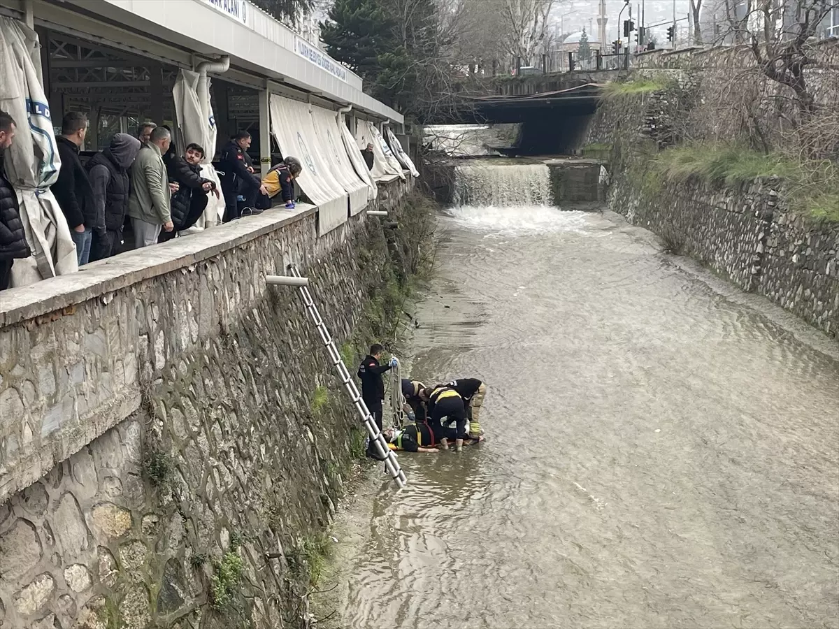Bursa'da dereye düşen kişi ağır yaralandı