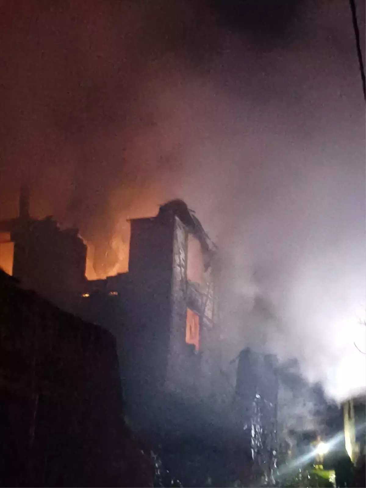 Bursa'da evde çıkan yangın hasara neden oldu