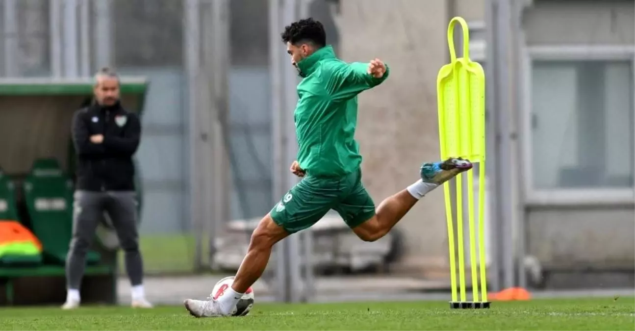 Bursaspor Isparta deplasmanı için yola çıkıyor