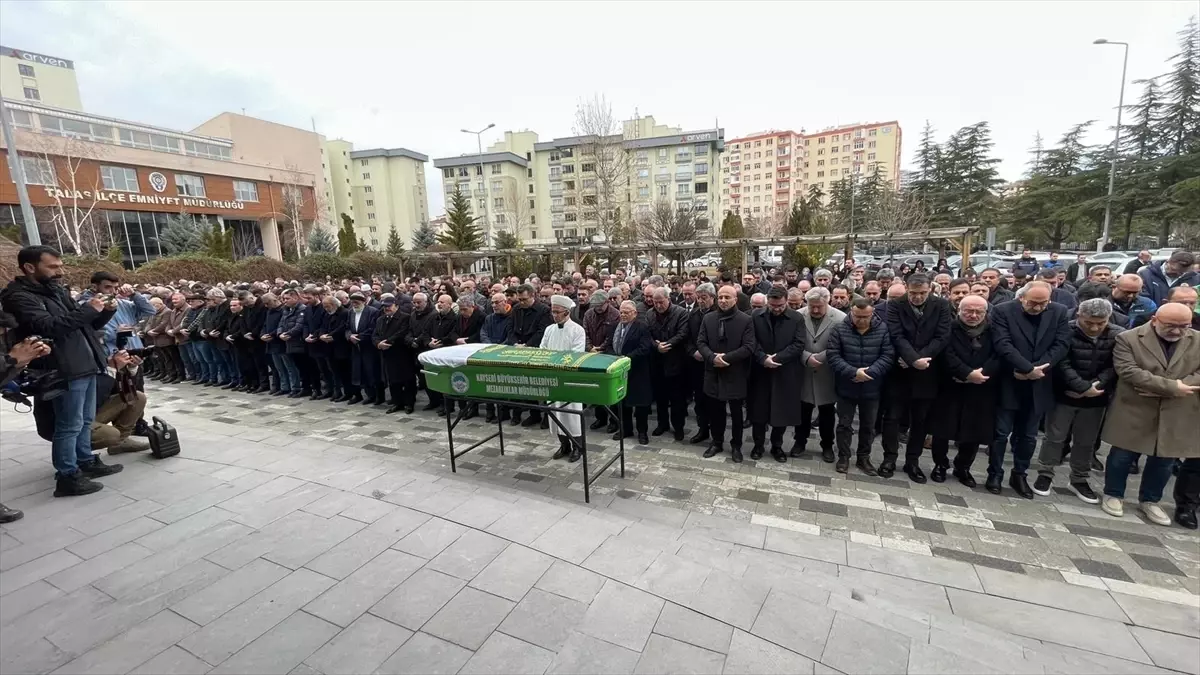 Büyükşehir Belediye Başkanı Büyükkılıç'ın kayınvalidesi son yolculuğuna uğurlandı