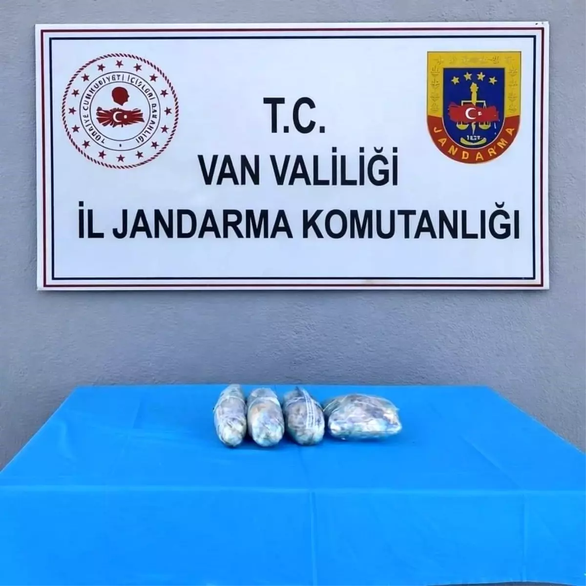 Çaldıran'da 1 kilo 978 gram kubar esrar ele geçirildi