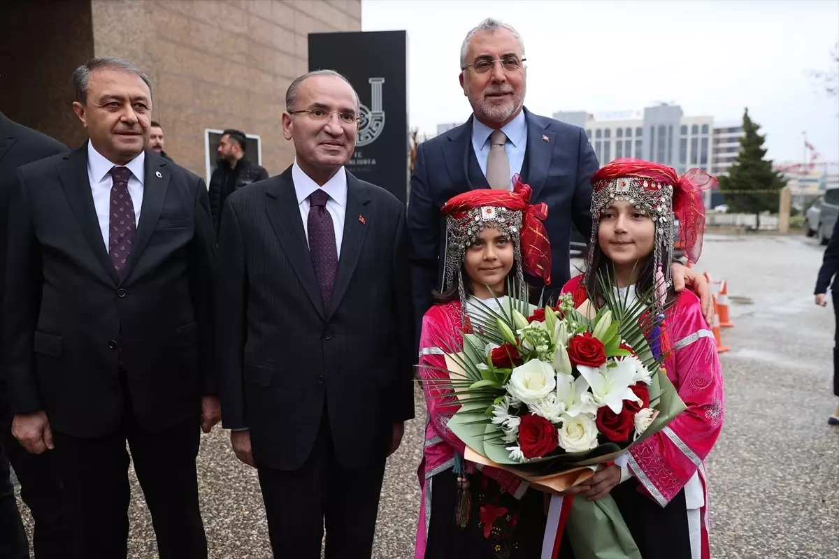 Çalışma ve Sosyal Güvenlik Bakanı Işıkhan, Şanlıurfa Valiliğini ziyaret etti