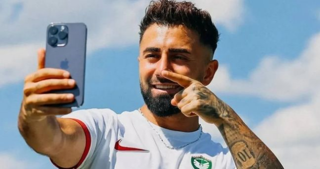 Çekdar Orhan'a ceza mı verildi, neden ceza verildi? Saç Örme akımına katılan futbolcu Çekdar Orhan'a ceza verildi mi?