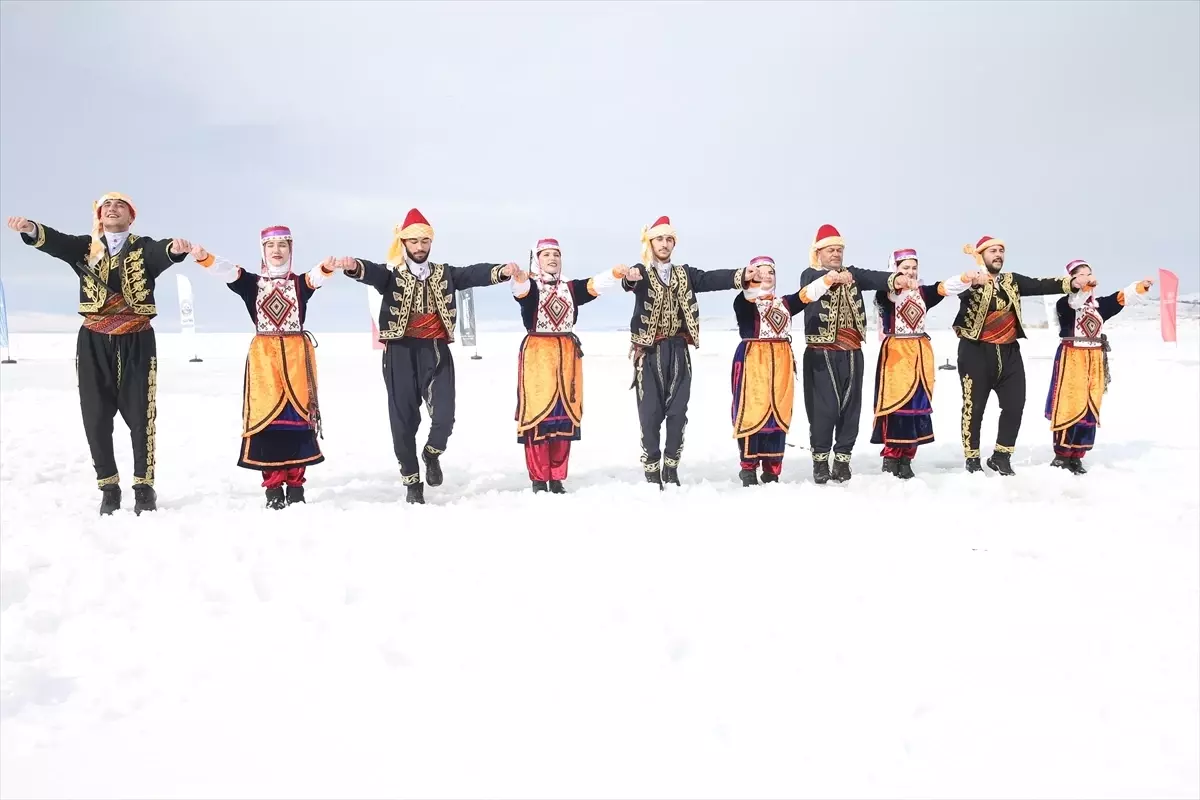 Çıldır Gölü'nde 'Buz Şenliği' düzenlendi