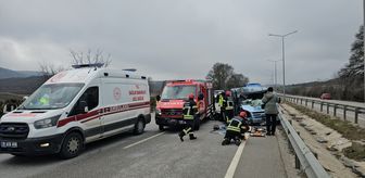 Çorum'da minibüs ile tırın çarpıştığı kazada 3 kişi yaralandı