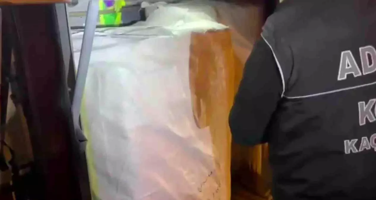 Çuvaldan 14 bin paket kaçak sigara çıktı