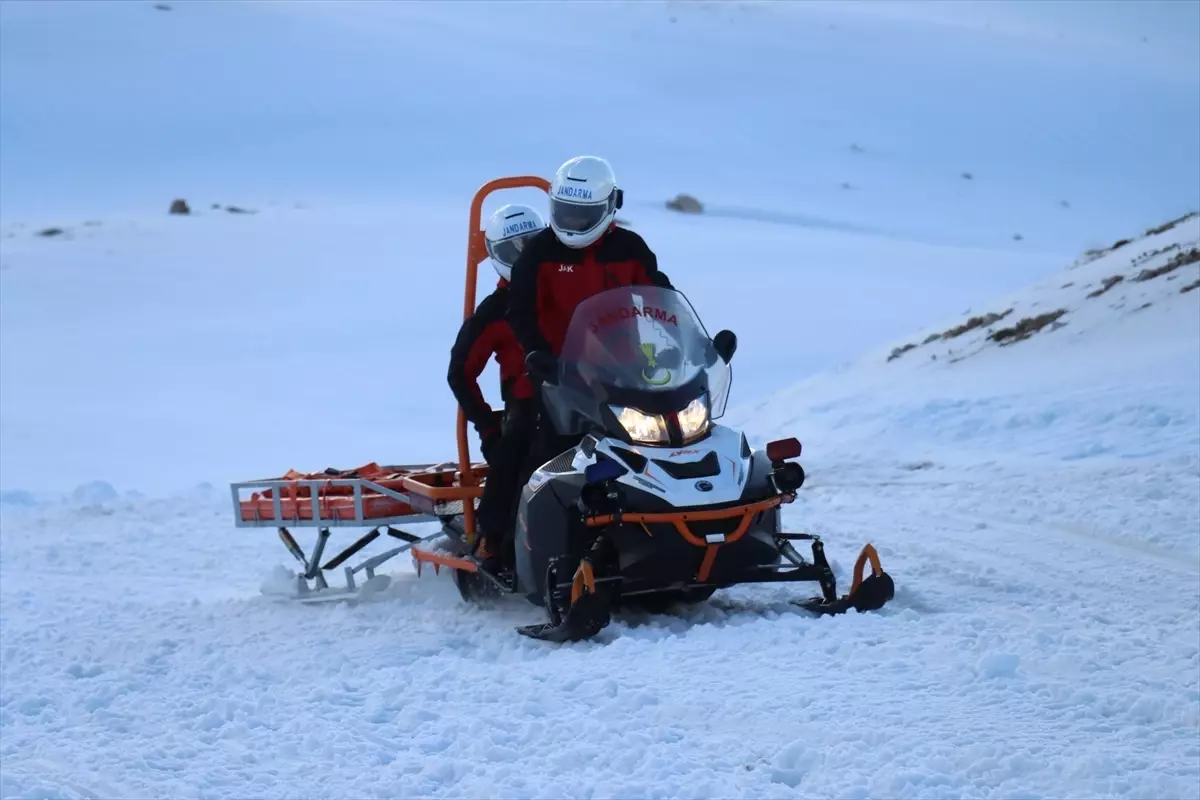 Davraz Kayak Merkezi'nde JAK timleri görev başında