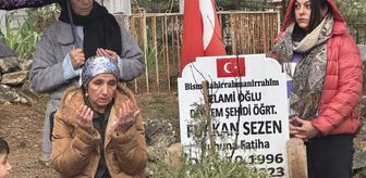 Depremde hayatını kaybeden öğretmen Adana'daki mezarı başında anıldı