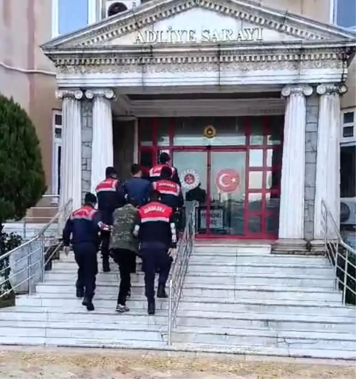 Didim'de fuhuş operasyonu: 2 gözaltı