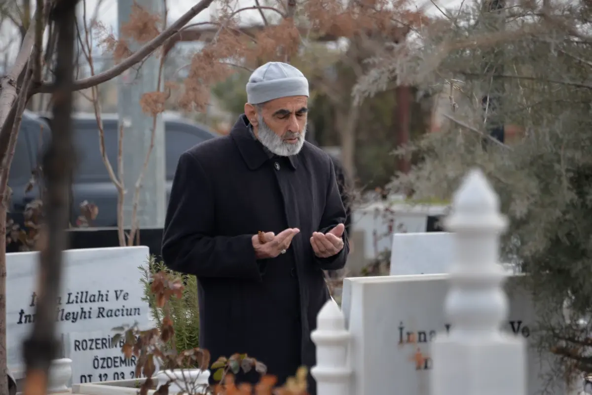 Diyarbakır'da depremde yaşamını yitirenler anıldı