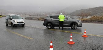 Erciyes'e ulaşımı sağlayan kara yolu yoğun kar yağışı ve tipi nedeniyle trafiğe kapatıldı