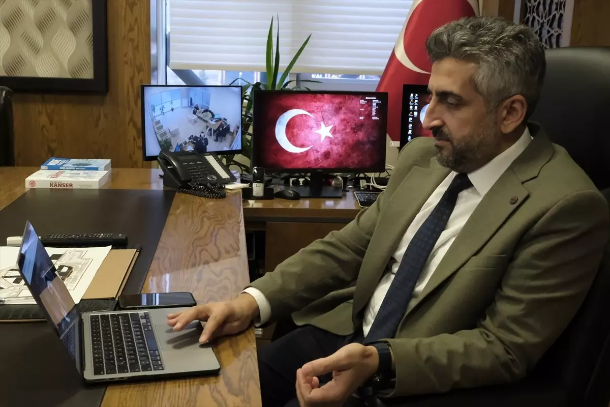 Erol Olçok Eğitim ve Araştırma Hastanesi Başhekimi Gömeç, AA'nın 'Yılın Kareleri' oylamasına katıldı