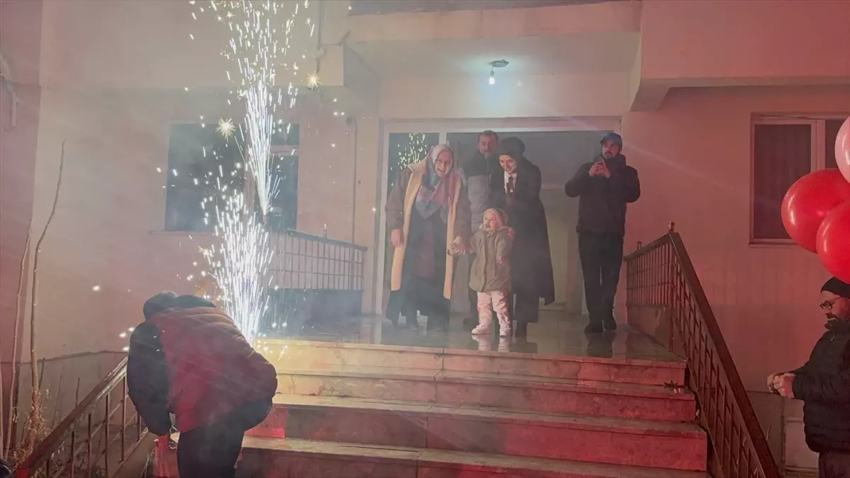 Erzincan'da gönüllü gençler kanser tedavisi gören çocuğa sürpriz etkinlikle moral verdi