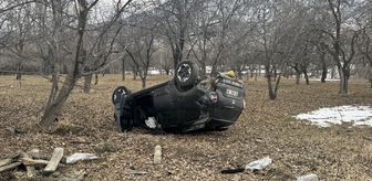 Erzurum'da SUV tipi aracın devrildiği kazada 2 kişi yaralandı