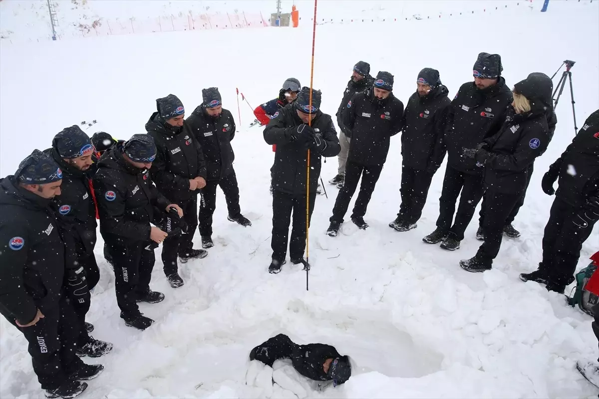 Erzurum'un gönüllü arama kurtarma ekibi çığ olaylarına müdahale için gücünü artırıyor