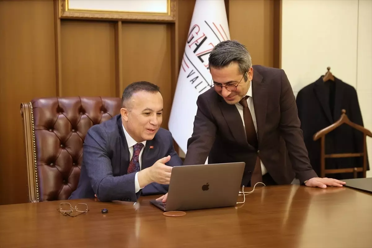 Gaziantep Valisi Kemal Çeber, AA'nın 'Yılın Kareleri' oylamasına katıldı