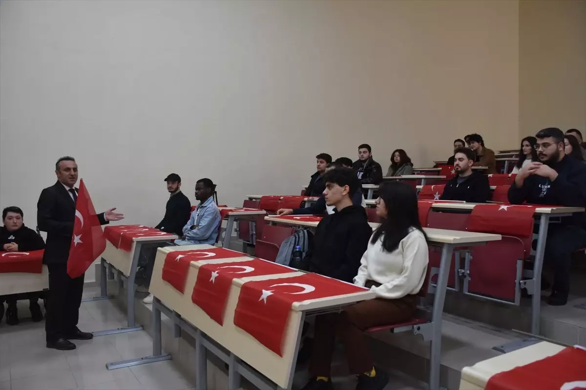Gümüşhane Üniversitesi'nde ilk ders Türk bayrağı temasıyla işlendi