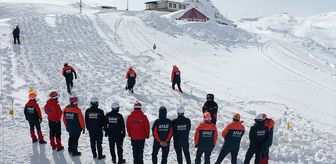 Hakkari'de AFAD ve belediye personeline çığda arama kurtarma eğitimi verildi