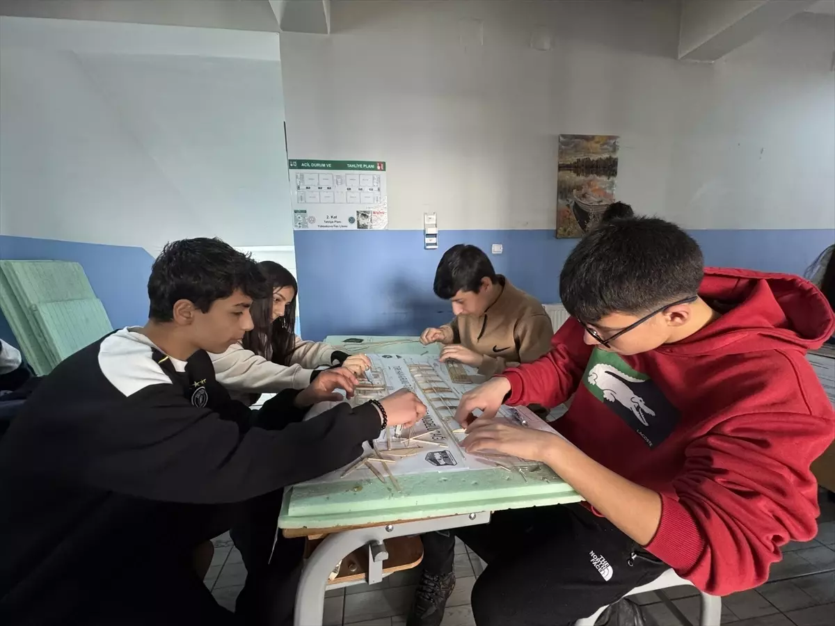 Hakkari'de öğrenciler model uçak eğitimiyle havacılığa ilk adımı atıyor