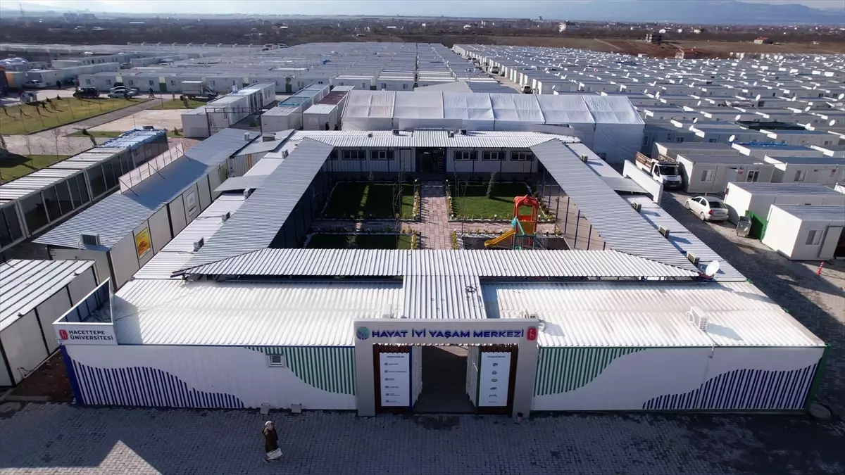 Hayat Holding "Hayat İyi Yaşam Merkezi"yle depremzedelere desteğini sürdürüyor