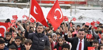 Hizan'da ortaokul öğrencileri bayrak etkinliğinde buluştu