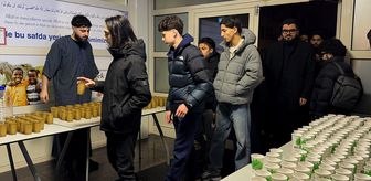 Hollanda'da 1000 genç sabah namazında bir araya geldi